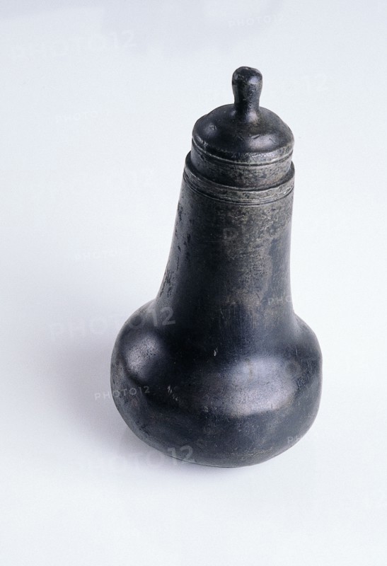 Tinsmith: Dirck Jansz Messchaert II of Dirck Jansz Messchaert I, Pewter feeding bottle, feeding bottle utensils equipment ground