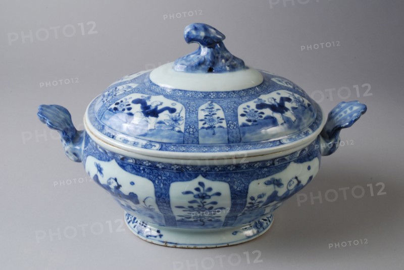 Porcelain tureen with lid, in blue Oriental figure with flowers, terrine crockery holder ceramic porcelain glaze, baked painted