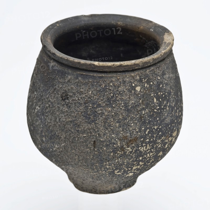 Earthenware cup, ball model small stand, roughly varnished earthenware, Roman, drinking cup drinking utensil holder soil find