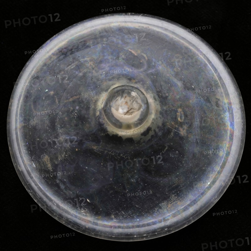 Foot of goblet with folded rim and pontilemark, drinking glass drinking utensils tableware holder fragment soil find glass