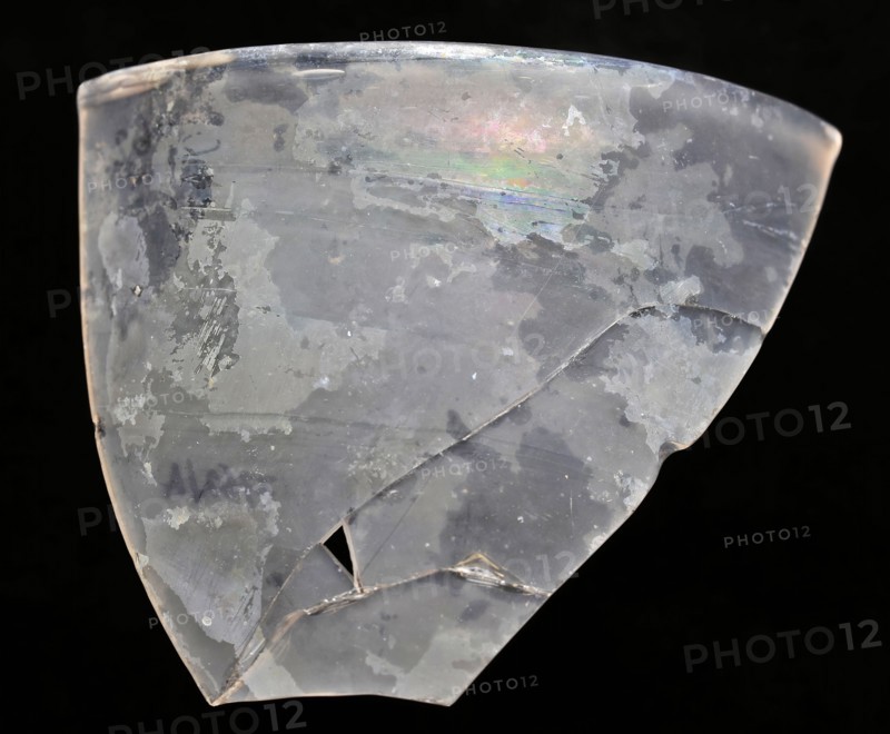 Fourteen fragments of cup or chalice glasses, smooth wall and edge fragments, beaker drinking glass drinking utensils tableware