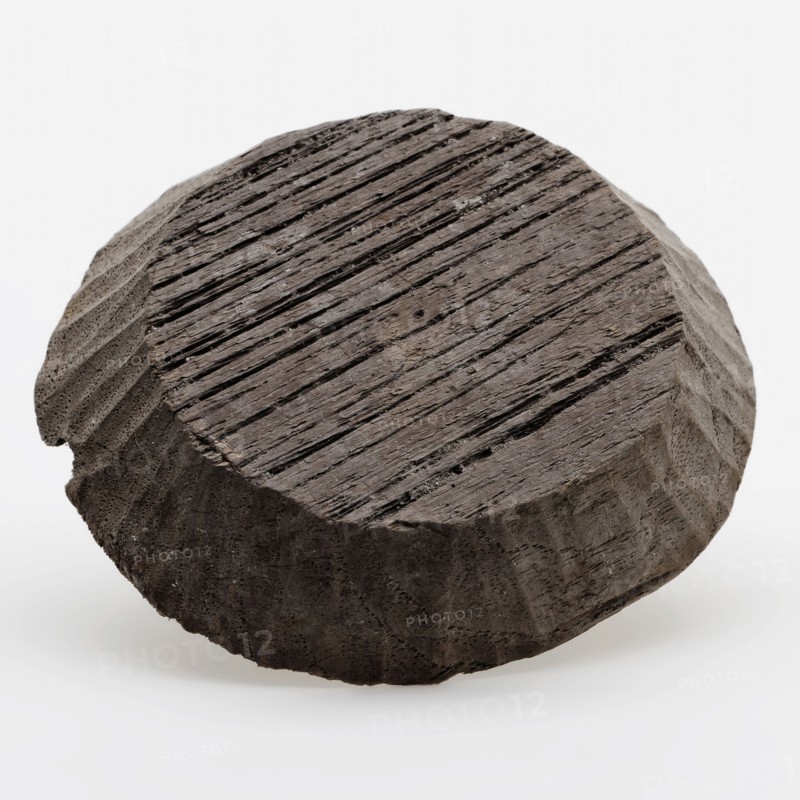 Wooden stopper or lid, stop closure part ground find wood, sawn chiselled carved Wooden stopper or lid. Thick wooden stopper