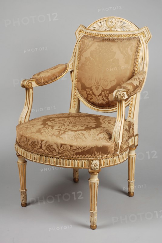 White painted, partly gilded Louis Seize armchair, armchair seat furniture furniture interior design wood beechwood lacquer gold