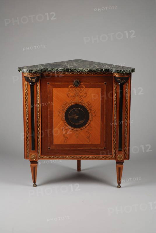 Louis Seize corner cupplate, corner cupboard cupboard cabinet furniture furniture interior design wood oak wood satinwood maple