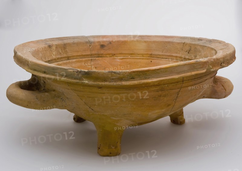 Pottery bowl on three legs, two low-lying, lying sausage ears, unglazed, staining fire test soil foundry ceramics pottery, hand