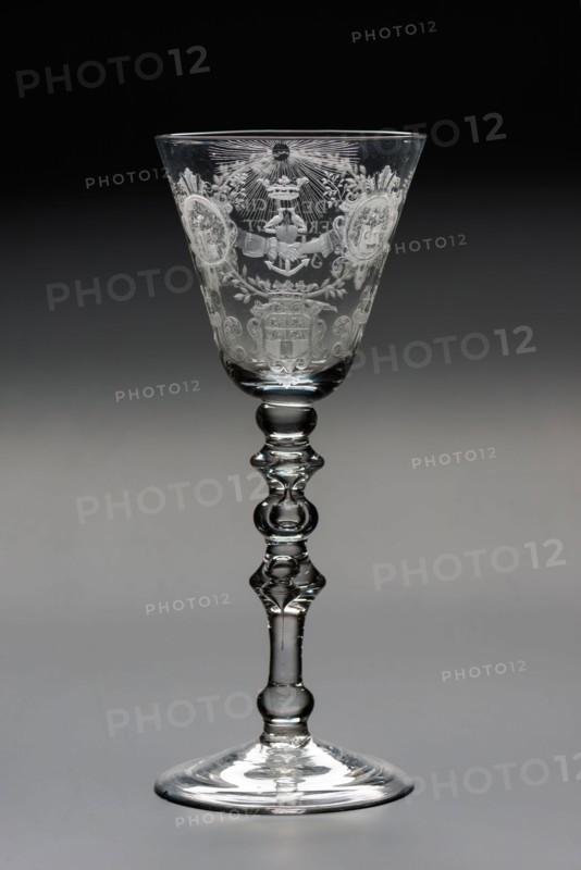 Wedding glass, engraved with wedding symbols and family arms, Montauban-van Swijndrecht and IN DEN REALLY AGREED DEN 12 December