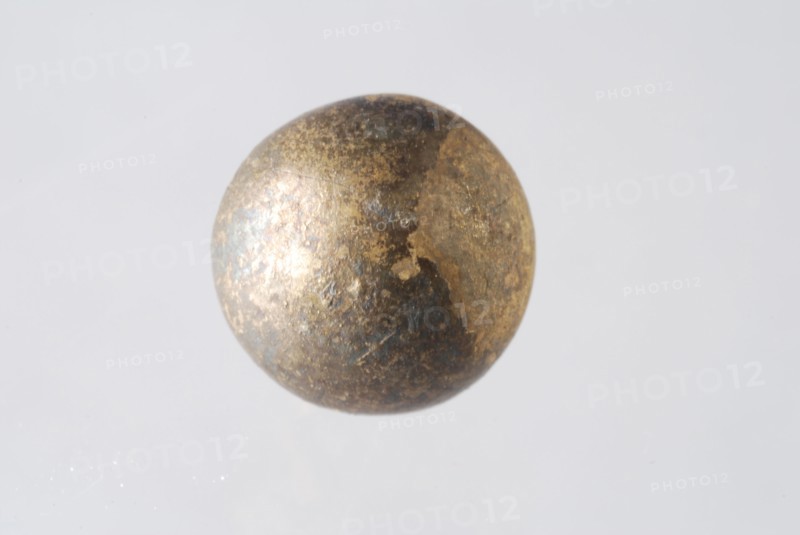 Metal knot, semi-circular and undecorated, knot clothing accessory clothing soil find copper brass tin metal, cast Half round