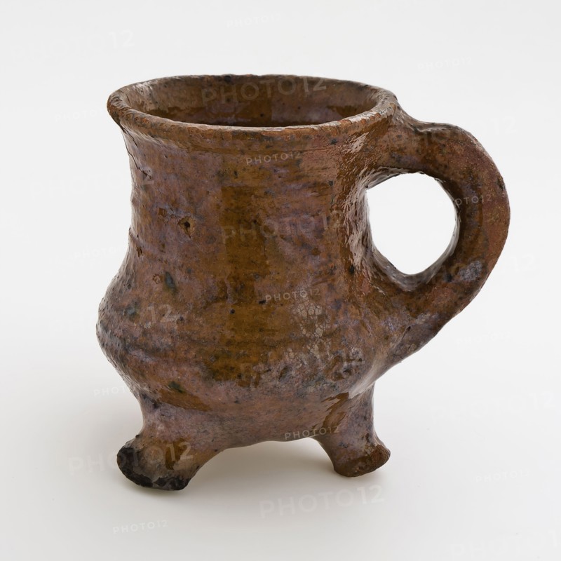 Small pottery cooking jug on three legs, grape-model, one ear, long neck, grape cooking pot tableware holder kitchenware