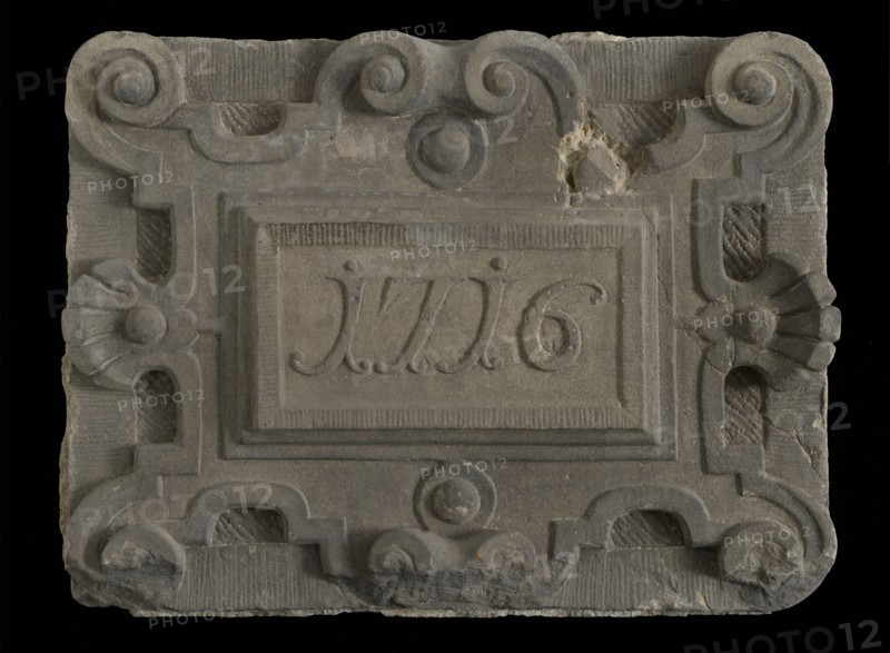 Facing brick with text 1716 from the facade of watchmaker William Gib, facing brick sculpture sculpture building component