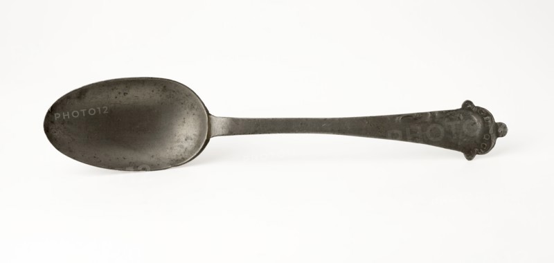 Pewter spoon with oval leaf with portrait King George III on the stem, spoon cutlery tin metal, w 4,3 poured beaten Pewter spoon
