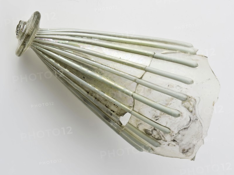 Fragment of stem and calyx of chalice, drinking glass drinking utensils tableware holder soil find glass, free blown and formed
