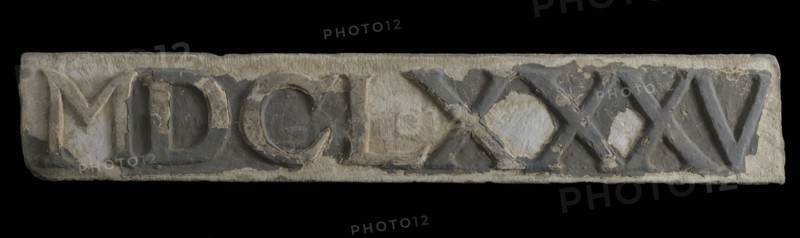 Year-old stone, MDCLXXXV (1685), facing brick foundation stone building component sandstone stone, minced oblong stone