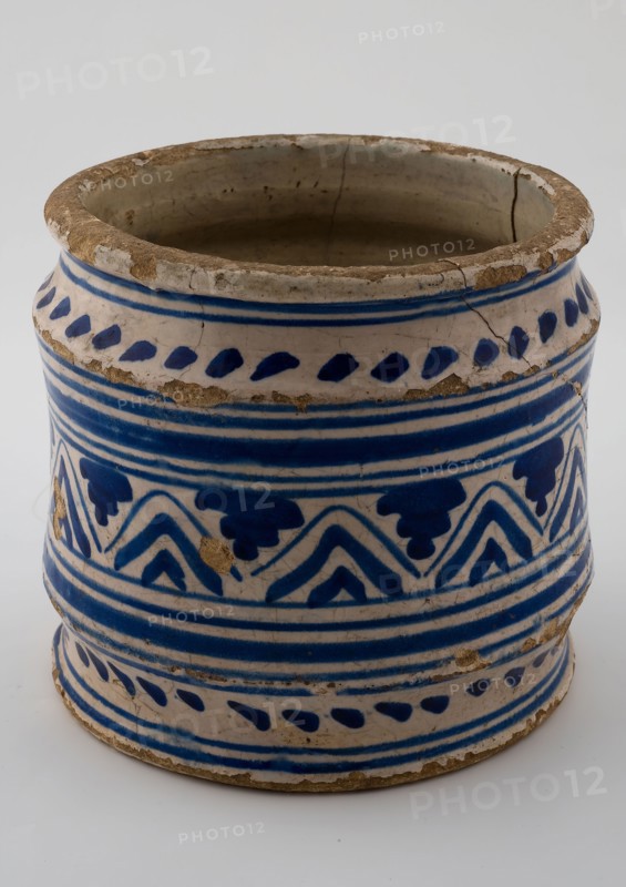 Large majolica ointment jar with blue decor on white fond, low and wide model, albarello holder soil find ceramic earthenware