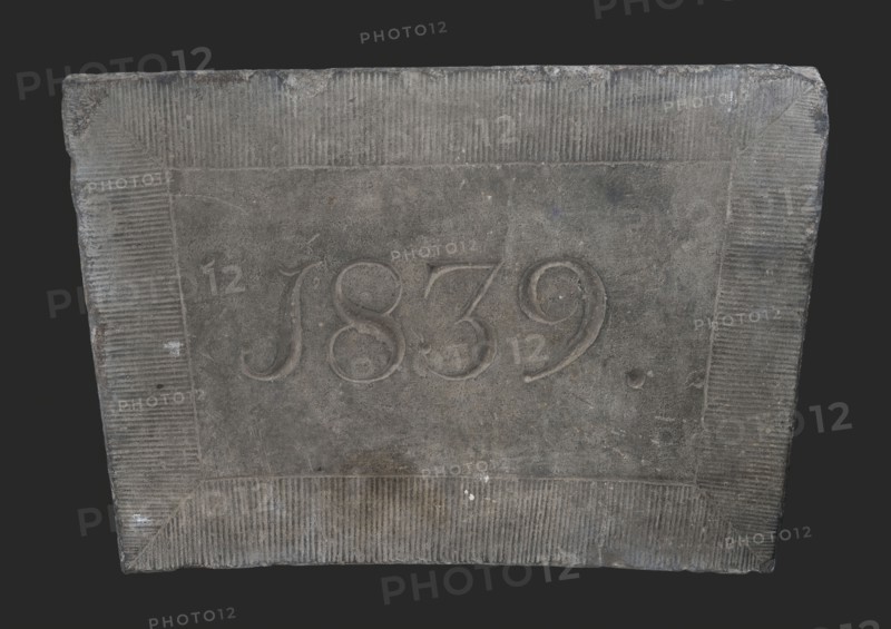 Facing brick with date 1839, facing brick foundation stone building component slate stone, chopped Rectangular from top