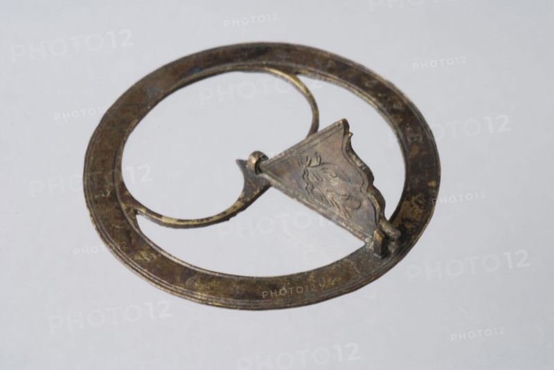 Brass disc, scale of sundial with folding fin, sundial measuring instrument ground find brass metal, beaten sawn engraved brass