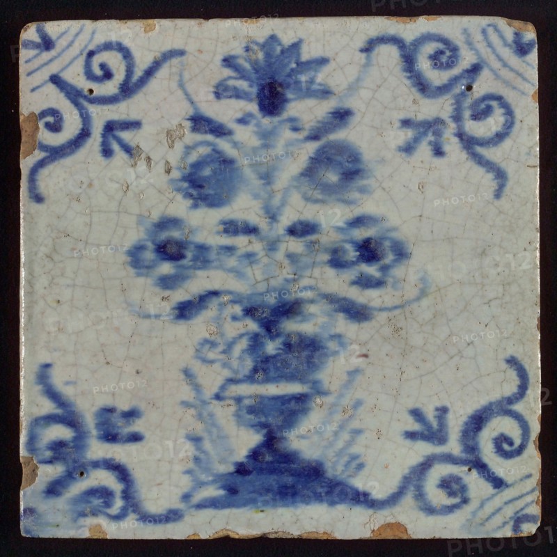 Tile, flower vase on ground, blue decor, corner filling oxen head, wall tile tile sculpture ceramic earthenware glaze tin glaze