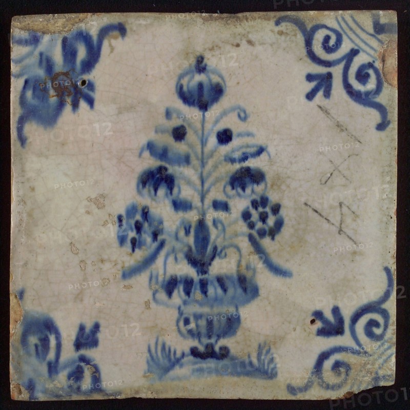 Tile, flower vase on ground, blue decor, corner filling oxen head, wall tile tile sculpture ceramic earthenware enamel tinglage