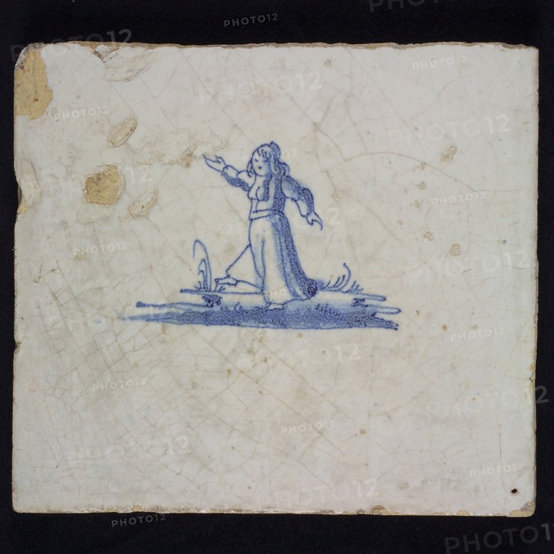 Figure tile, woman in long robe on small piece, blue decor on white background, no corner filling, pastel, wall tile