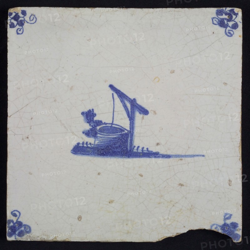 Scene tile, well, blue decor on white ground, corner fill spider, wall tile tile sculpture ceramic earthenware glaze tin glaze