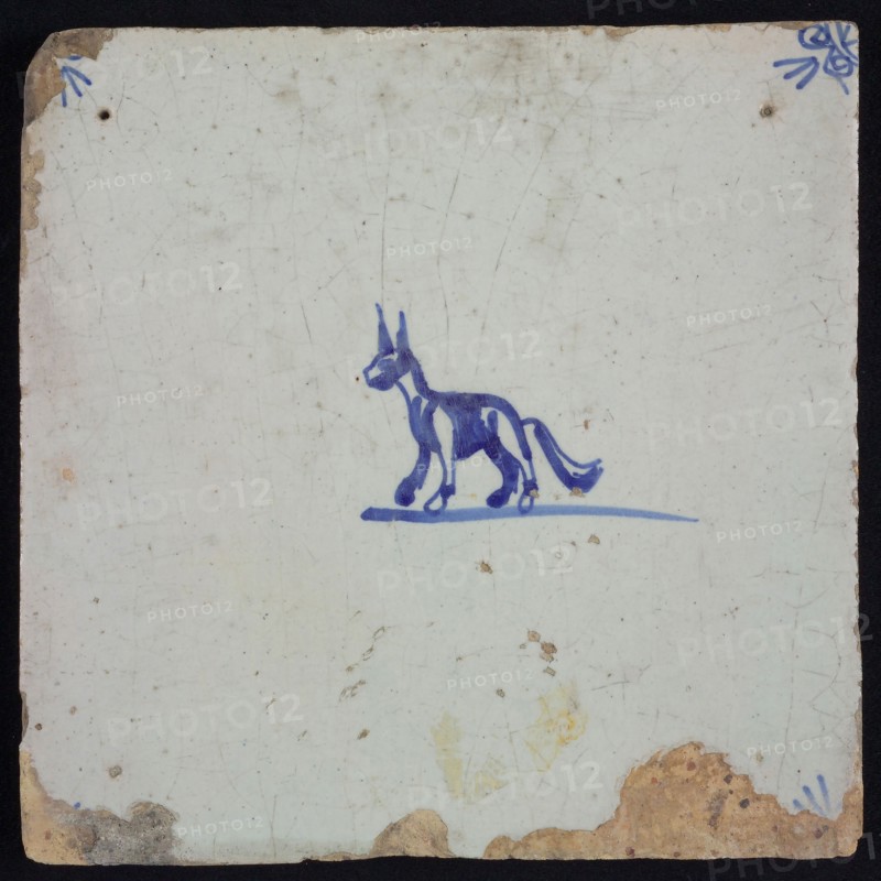 Animal tile with dog, small and blue decor on white ground, corner filler ox head, wall tile tile sculpture ceramic earthenware