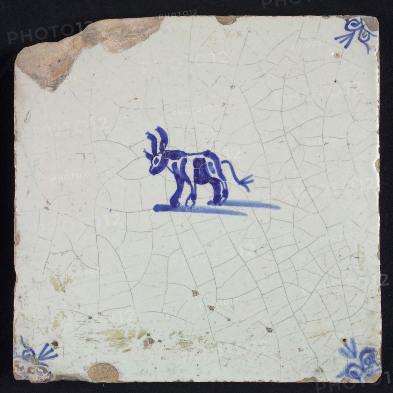 Animal tile with cow or beef, small and blue decor on white ground, corner filler ox head, wall tile tile sculpture ceramics