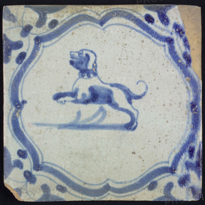 Animal tile with dog in braces, blue decor on white ground, angle filling voluten, wall tile tile sculpture ceramic earthenware