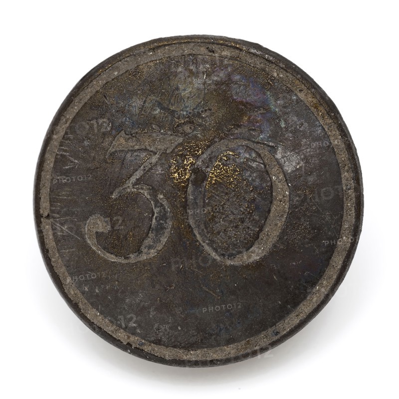 Metal button with 30, knot clothing accessory clothing soil find copper brass metal, engraved Lightly bended metal knot