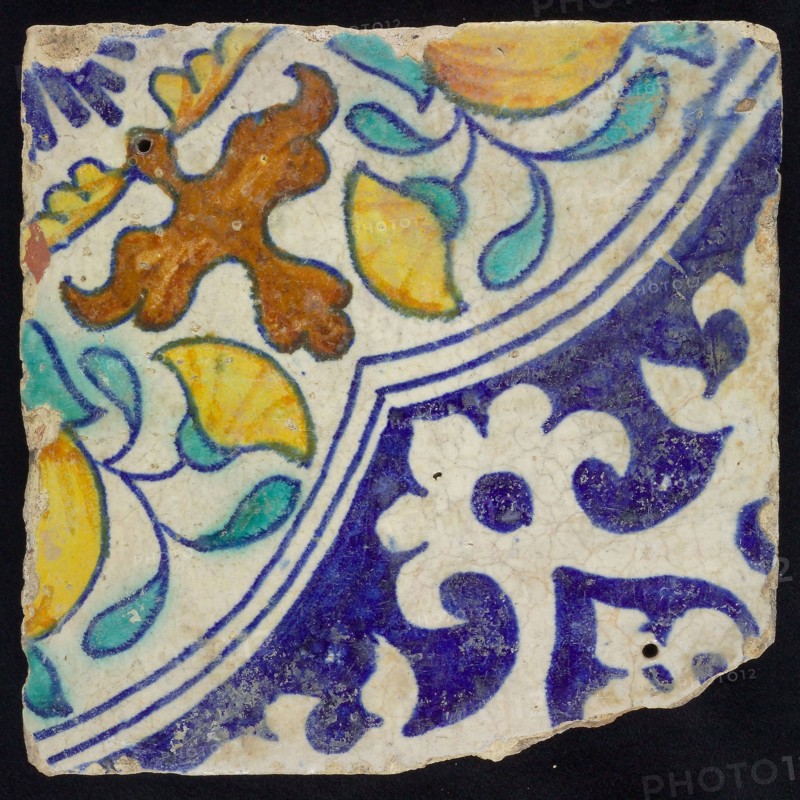 Ornament tile with orange apples in quarter quadruple, polychrome decor on white background, corner filling: palm corner, wall