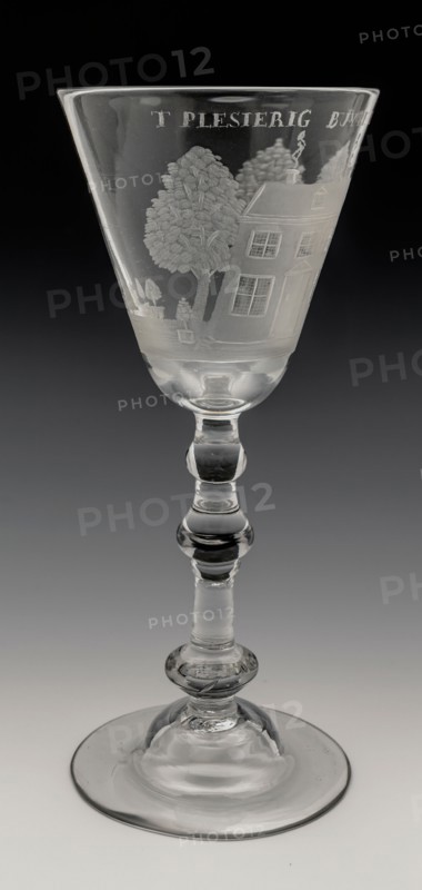Chalice glass engraved with country house and T POTTY BUYTE LIFE, wine glass drinking glass drinking utensils tableware holder