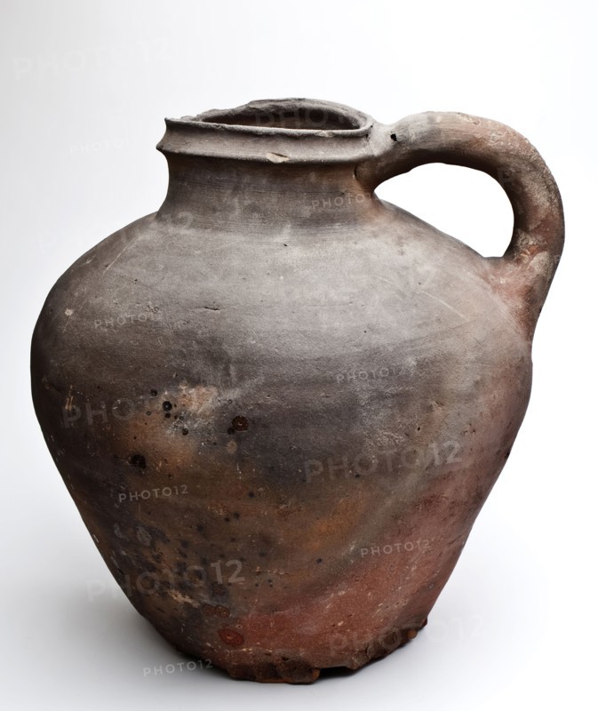 Pottery water jug on stand fins, narrow profiled neck and thick sausage ear, water jug crockery holder soil find ceramic