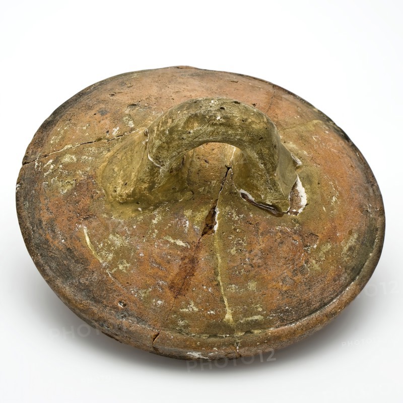 Pottery lid with lying ear as handle, red shard, unglazed, lid closure earth discovery ceramic pottery, hand-turned baked lid