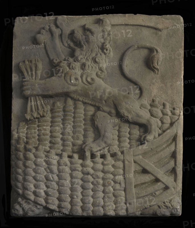 Facing lion in Dutch Garden, facing stone sculpture sculpture building component sandstone stone, sculpted Rectangular