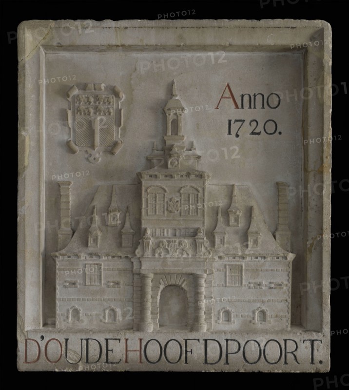 Old stone gate 1720 with weapon of Rotterdam, facing stone sculpture sculpture building component sandstone stone, sculpted