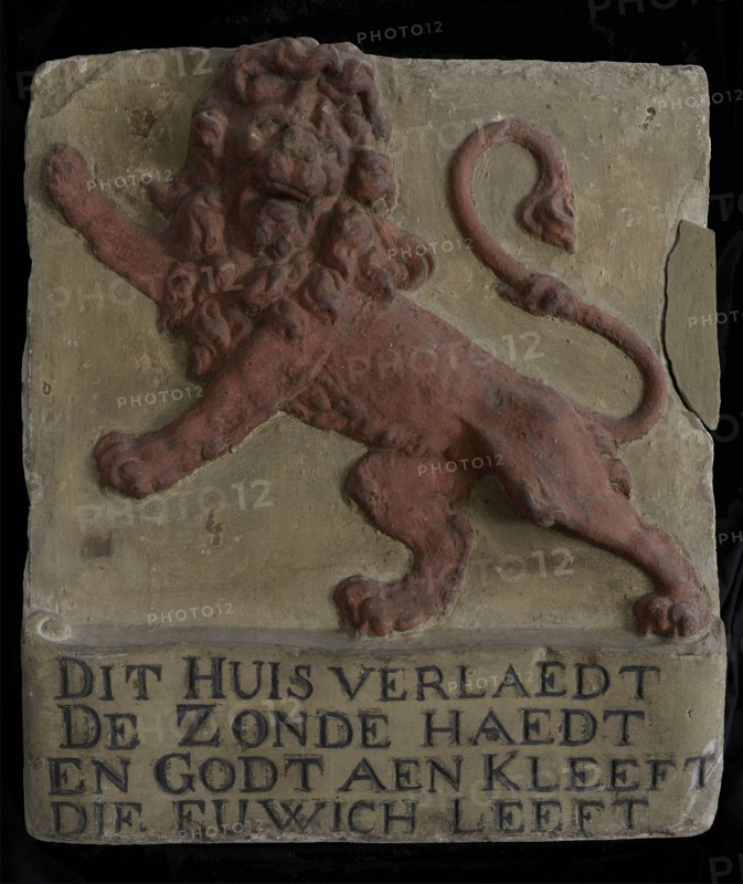 Facade stone with red climbing lion and saying this house is ..., facing stone sculpture sculpture building component sandstone