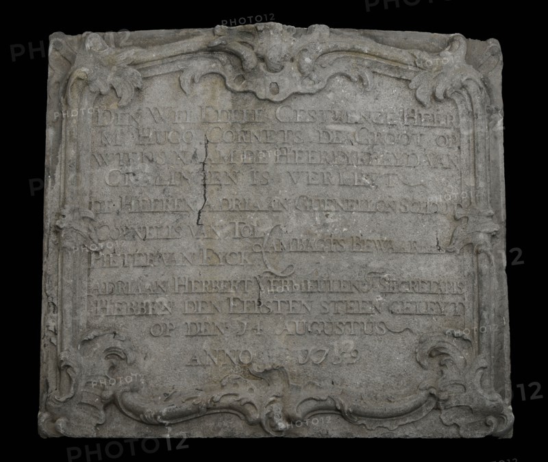 Facade stone with Hugo Cornets de Groot ... 1759 first stone, facing stone first stone sculpture sculpture building part stone