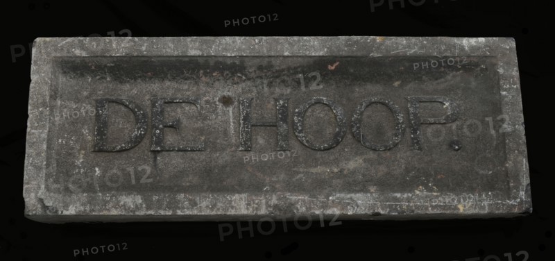 Hard stone facing brick with text DE HOOP, facing brick building component hard stone stone iron lead metal, wall anchors) 77 kg