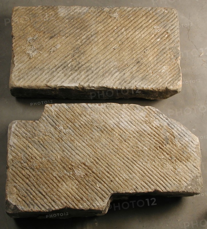 Pieter Rijckx in samenwerking met Pieter Strengh, Fragments of relief noorderpand Gereformeerd Burgerweeshuis, entrance children