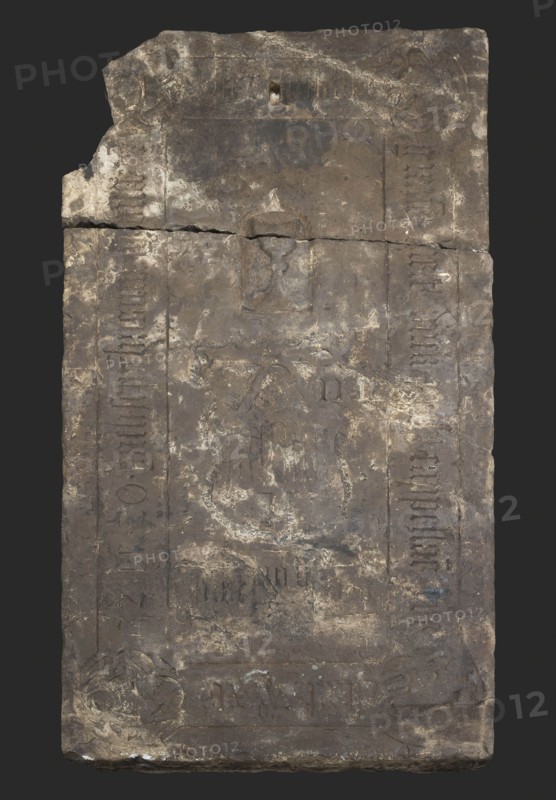 Tombstone of chaplain Master Dirck Jansz. Full, died September 20, 1532, tombstone slate stone, c 32 th 20 septembris
