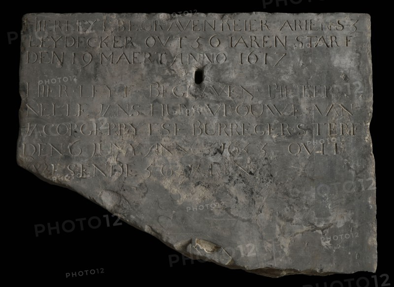 Tombstone Here leyt buried Reier Ariens ... 1617 ... 56 years, tombstone shale stone, minced Originally rectangular at the top