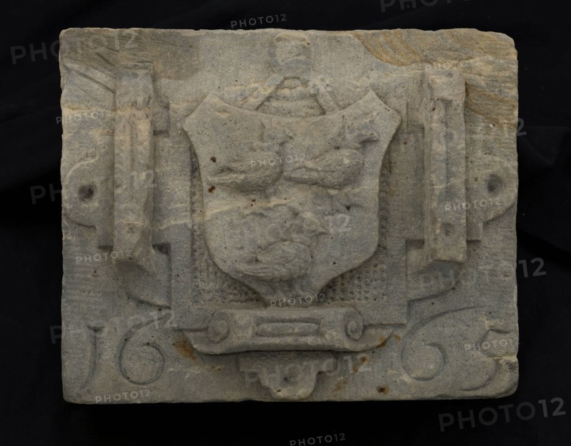 Stone with arms three crowned birds in cartouche and 1665, gable sculpture sculpture material component sandstone stone