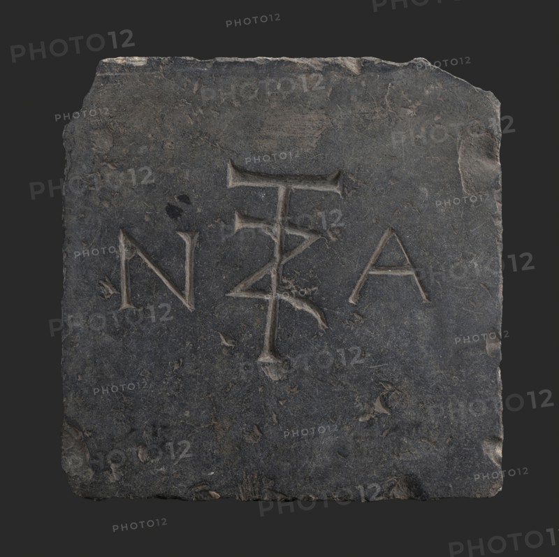 Tombstone with initials N TZ, tombstone slate stone, minced Square tombstone with initials in bas-relief In the middle T with Z