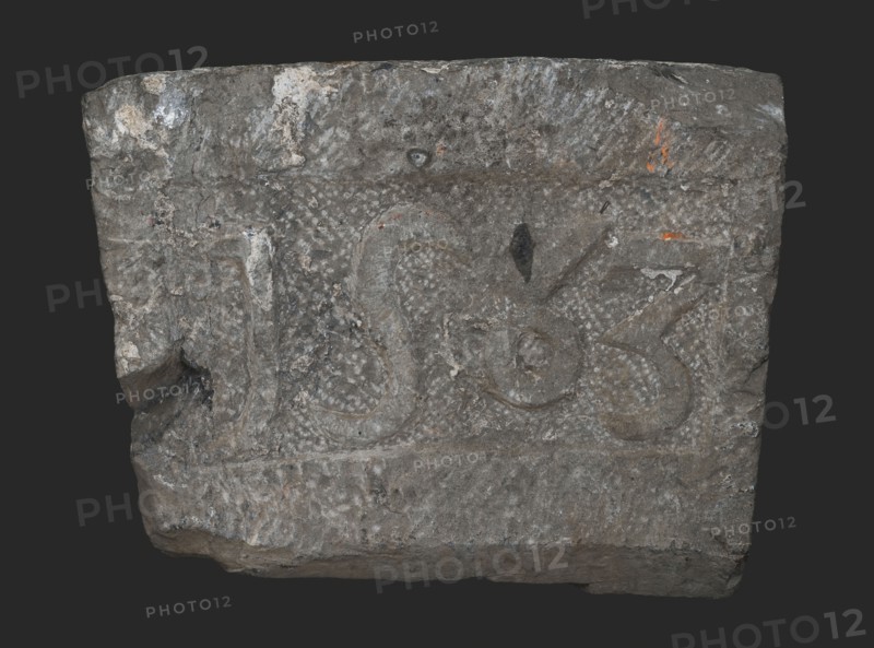Foundation stone with year 1563, Keizerinnesuis Hoogstraat, foundation stone building component found bottom shale stone