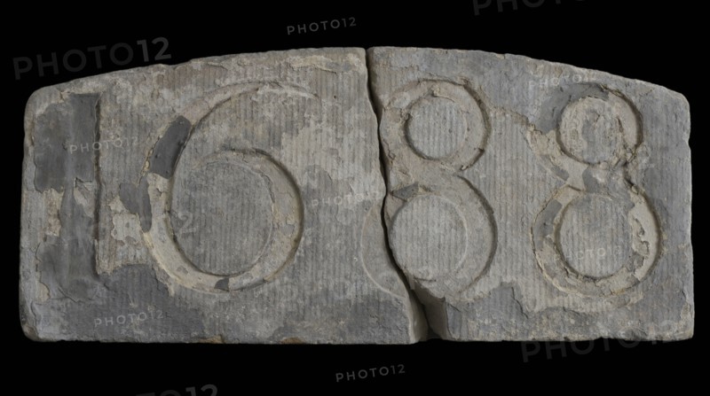 Year stone 1688, facing brick building component sandstone stone, minced Rotterdam Stadsdriehoek? City center? Spui? Sint