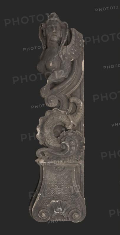 Sculpted facade ornament, sphinx on basement, at 10231, façade ornament ornament building component sandstone stone, sculpted