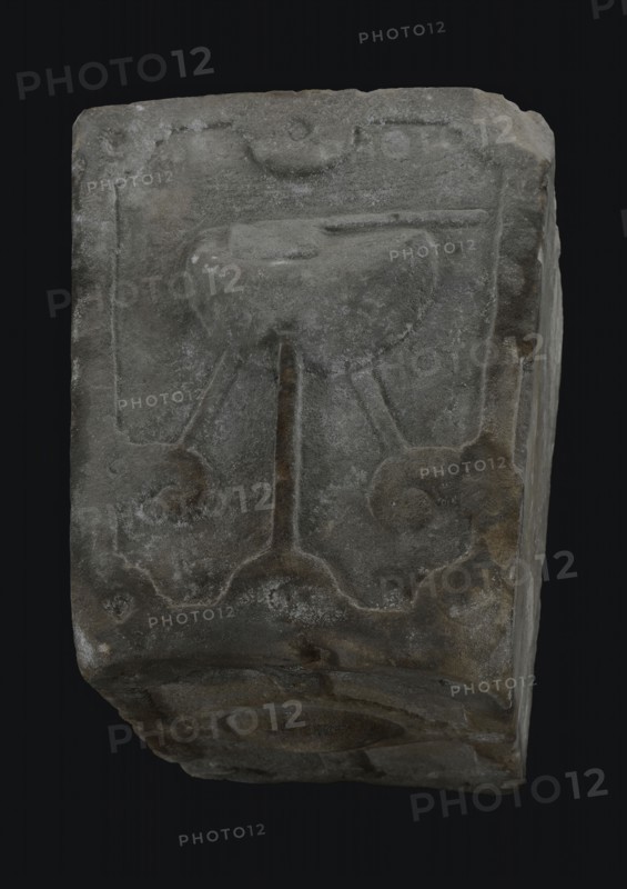 Stone of gate of vleeshal, Rotterdam, front chopping block, bottom decorated, keystone building element facing stone sculpture