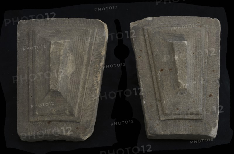Two stone facade vleeshal, Rotterdam, window decoration, keystone building element facing stone sculpture sculpture sandstone