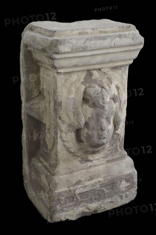 Basement with angel's head, basement ornament building component sandstone stone paint, sculpted Rectangular basement