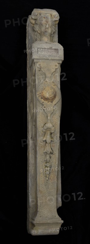 Caryatid, caryatid building element sculpture footage sandstone stone, sculpted caryatid decorated with medallion floral pattern