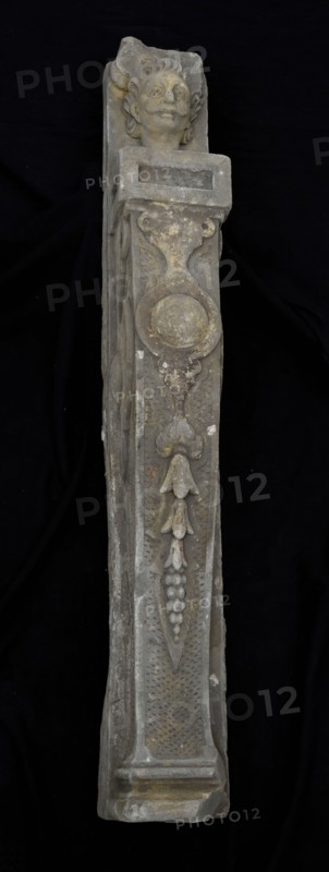 Herm, pilaster building component sandstone stone, sculpted Herm decorated with medallion floral pattern frame and curls
