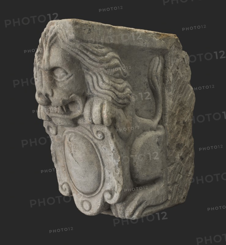Console with lion and cartouche, console construction element sandstone stone, sculpted Console with seated lion holding
